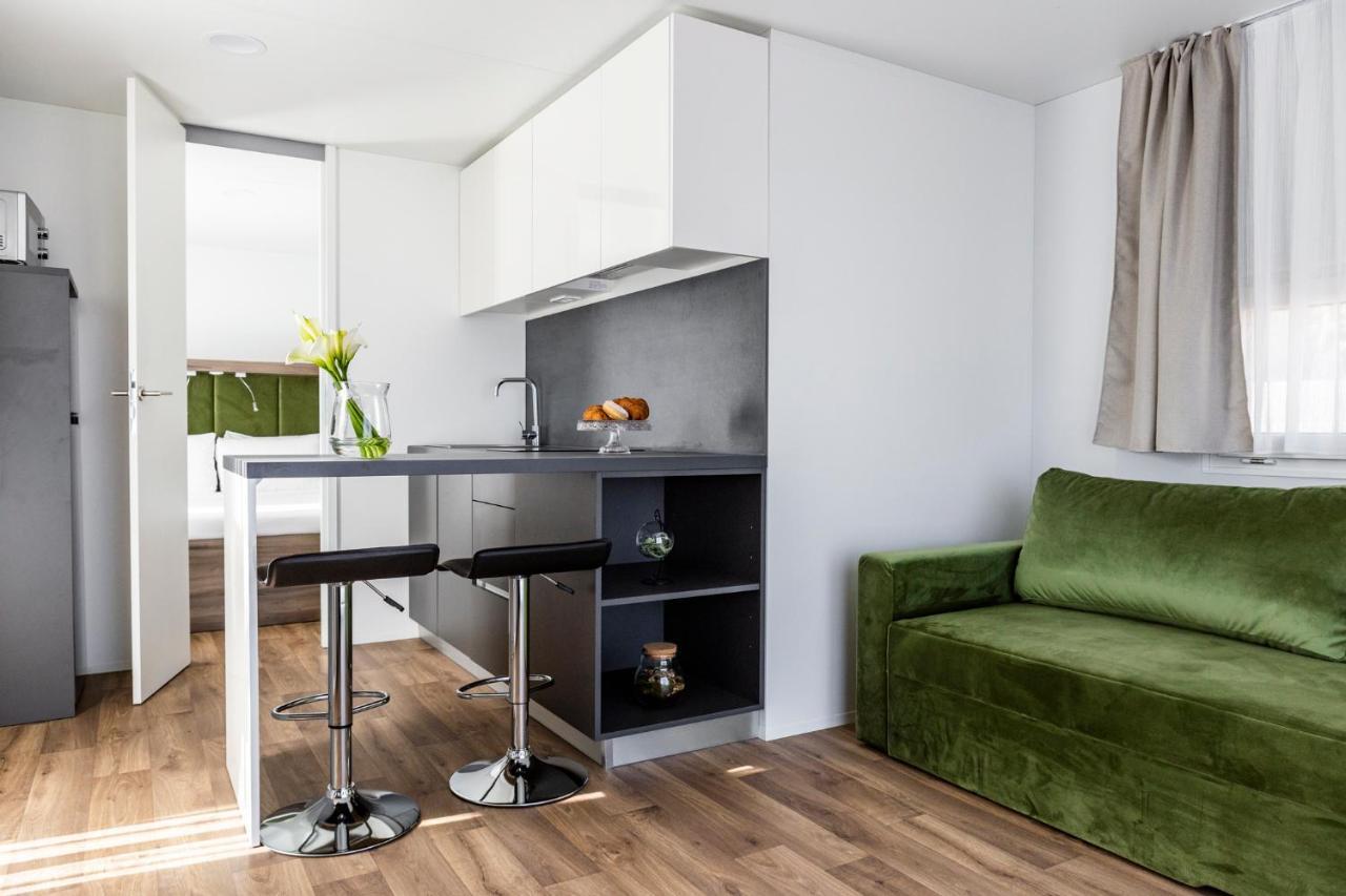 Studio with Lake View (Pets not allowed)